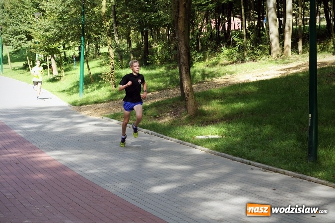 Zdjęcie w galerii na portalu naszwodzislaw.com: Blisko 400 sportowców biegało dzisiaj w Rodzinnym Parku Rozrywki  wiadomości z regionu