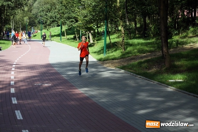 Zdjęcie w galerii na portalu naszwodzislaw.com: Blisko 400 sportowców biegało dzisiaj w Rodzinnym Parku Rozrywki  wiadomości z regionu