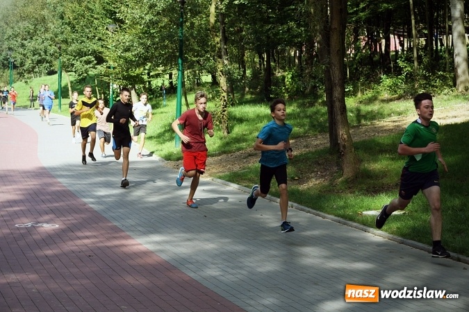 Zdjęcie w galerii na portalu naszwodzislaw.com: Blisko 400 sportowców biegało dzisiaj w Rodzinnym Parku Rozrywki  wiadomości z regionu