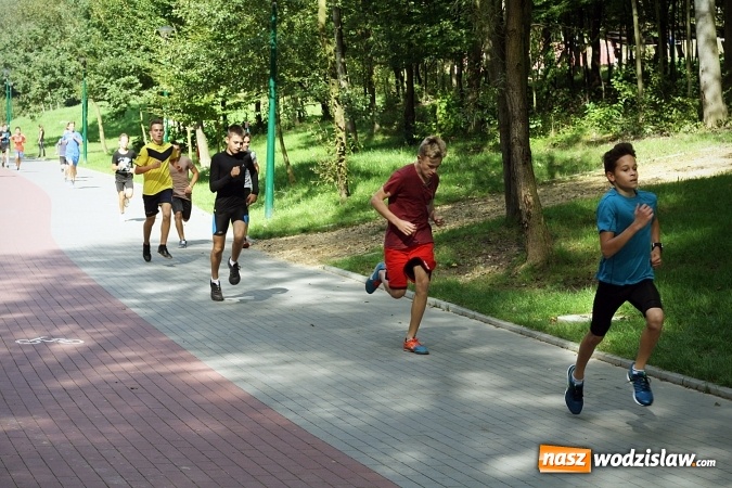Zdjęcie w galerii na portalu naszwodzislaw.com: Blisko 400 sportowców biegało dzisiaj w Rodzinnym Parku Rozrywki  wiadomości z regionu