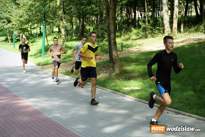 Zdjęcie w galerii na portalu naszwodzislaw.com: Blisko 400 sportowców biegało dzisiaj w Rodzinnym Parku Rozrywki  wiadomości z regionu