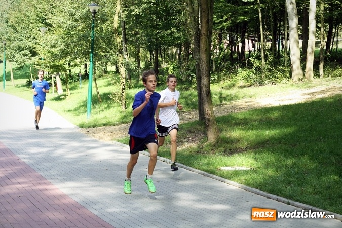 Zdjęcie w galerii na portalu naszwodzislaw.com: Blisko 400 sportowców biegało dzisiaj w Rodzinnym Parku Rozrywki  wiadomości z regionu
