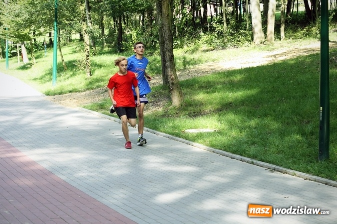 Zdjęcie w galerii na portalu naszwodzislaw.com: Blisko 400 sportowców biegało dzisiaj w Rodzinnym Parku Rozrywki  wiadomości z regionu