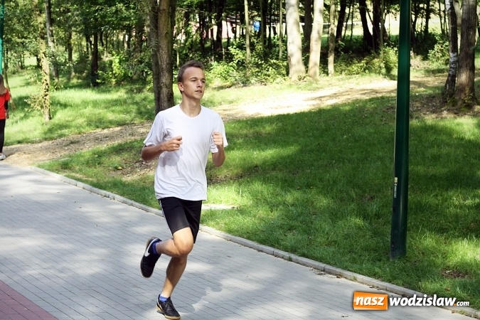 Zdjęcie w galerii na portalu naszwodzislaw.com: Blisko 400 sportowców biegało dzisiaj w Rodzinnym Parku Rozrywki  wiadomości z regionu