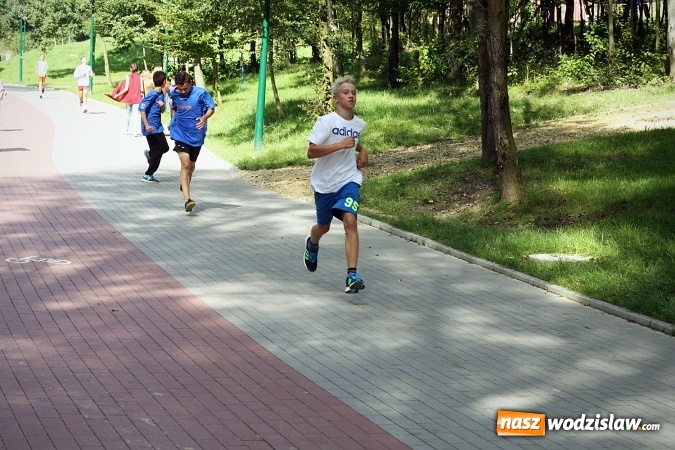 Zdjęcie w galerii na portalu naszwodzislaw.com: Blisko 400 sportowców biegało dzisiaj w Rodzinnym Parku Rozrywki  wiadomości z regionu
