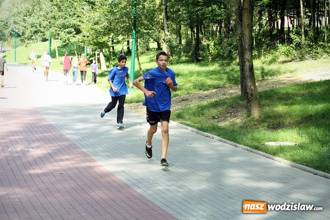 Zdjęcie w galerii na portalu naszwodzislaw.com: Blisko 400 sportowców biegało dzisiaj w Rodzinnym Parku Rozrywki  wiadomości z regionu