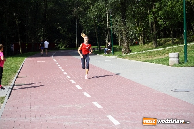 Zdjęcie w galerii na portalu naszwodzislaw.com: Blisko 400 sportowców biegało dzisiaj w Rodzinnym Parku Rozrywki  wiadomości z regionu