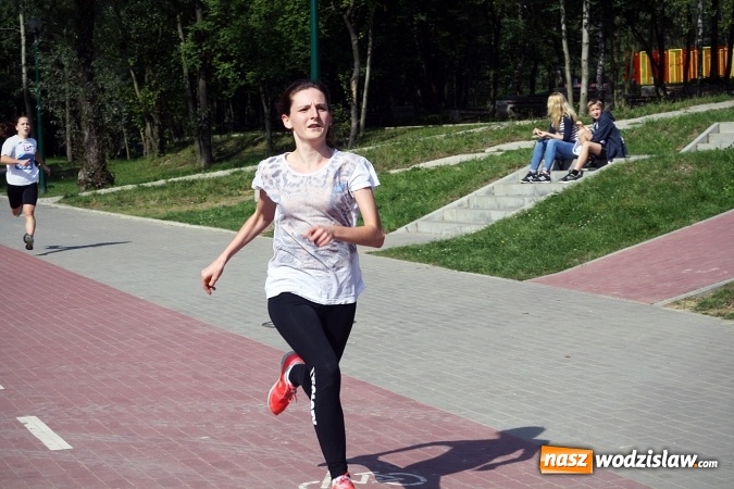 Zdjęcie w galerii na portalu naszwodzislaw.com: Blisko 400 sportowców biegało dzisiaj w Rodzinnym Parku Rozrywki  wiadomości z regionu