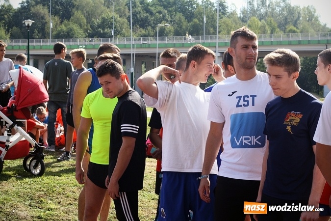 Zdjęcie w galerii na portalu naszwodzislaw.com: Blisko 400 sportowców biegało dzisiaj w Rodzinnym Parku Rozrywki  wiadomości z regionu