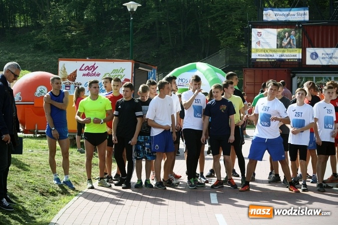 Zdjęcie w galerii na portalu naszwodzislaw.com: Blisko 400 sportowców biegało dzisiaj w Rodzinnym Parku Rozrywki  wiadomości z regionu