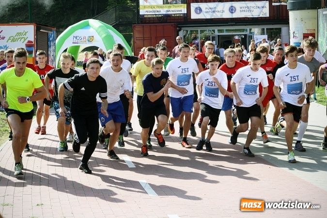Zdjęcie w galerii na portalu naszwodzislaw.com: Blisko 400 sportowców biegało dzisiaj w Rodzinnym Parku Rozrywki  wiadomości z regionu