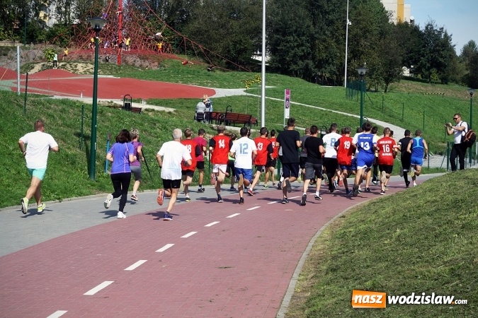 Zdjęcie w galerii na portalu naszwodzislaw.com: Blisko 400 sportowców biegało dzisiaj w Rodzinnym Parku Rozrywki  wiadomości z regionu