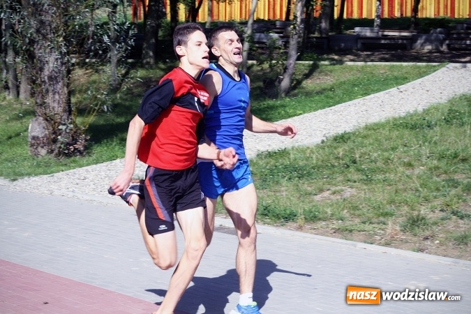 Zdjęcie w galerii na portalu naszwodzislaw.com: Blisko 400 sportowców biegało dzisiaj w Rodzinnym Parku Rozrywki  wiadomości z regionu