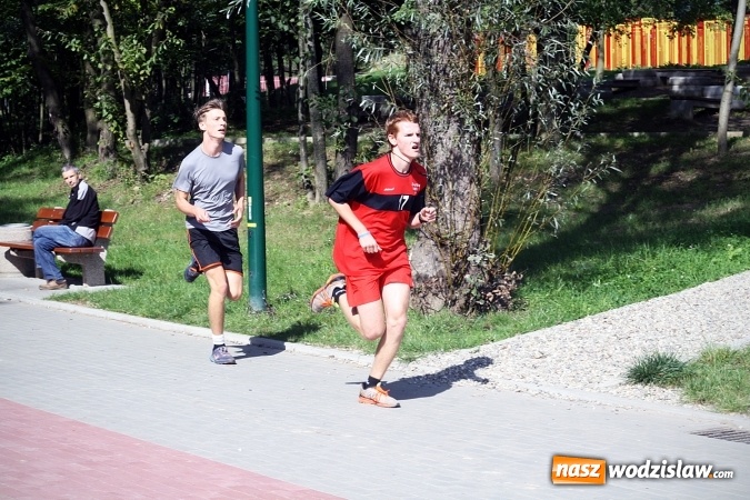 Zdjęcie w galerii na portalu naszwodzislaw.com: Blisko 400 sportowców biegało dzisiaj w Rodzinnym Parku Rozrywki  wiadomości z regionu
