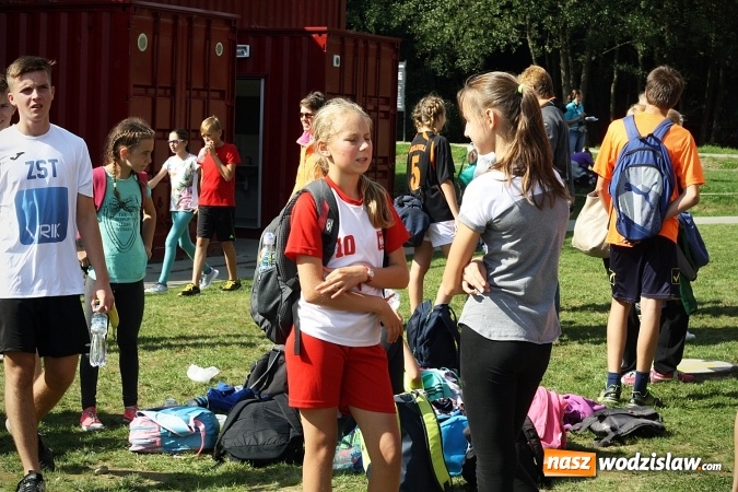 Zdjęcie w galerii na portalu naszwodzislaw.com: Blisko 400 sportowców biegało dzisiaj w Rodzinnym Parku Rozrywki  wiadomości z regionu