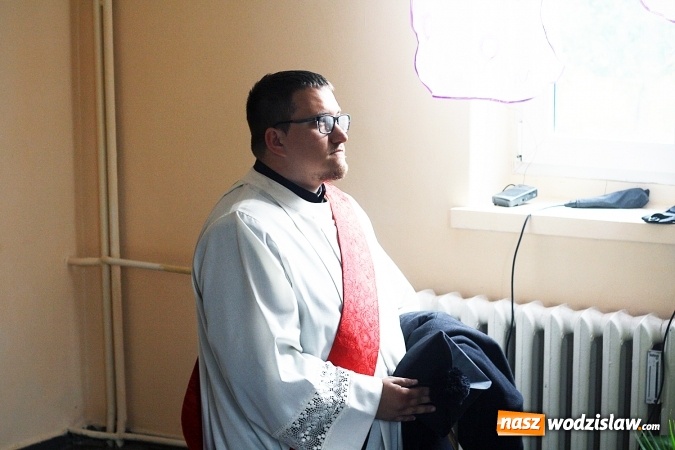 Zdjęcie w galerii na portalu naszwodzislaw.com: Peregrynacja papieskiego krzyża w wodzisławskim Kole Towarzystwa Pomocy im. św. Brata Alberta wiadomości z regionu