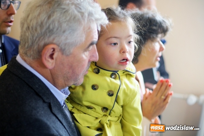 Zdjęcie w galerii na portalu naszwodzislaw.com: Peregrynacja papieskiego krzyża w wodzisławskim Kole Towarzystwa Pomocy im. św. Brata Alberta wiadomości z regionu