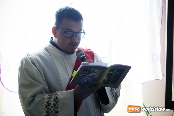 Zdjęcie w galerii na portalu naszwodzislaw.com: Peregrynacja papieskiego krzyża w wodzisławskim Kole Towarzystwa Pomocy im. św. Brata Alberta wiadomości z regionu