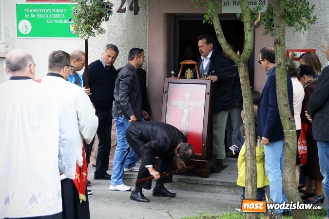 Zdjęcie w galerii na portalu naszwodzislaw.com: Peregrynacja papieskiego krzyża w wodzisławskim Kole Towarzystwa Pomocy im. św. Brata Alberta wiadomości z regionu