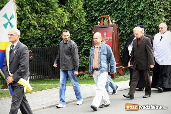 Zdjęcie w galerii na portalu naszwodzislaw.com: Peregrynacja papieskiego krzyża w wodzisławskim Kole Towarzystwa Pomocy im. św. Brata Alberta wiadomości z regionu