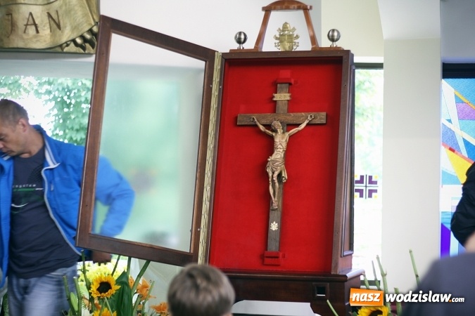 Zdjęcie w galerii na portalu naszwodzislaw.com: Peregrynacja papieskiego krzyża w wodzisławskim Kole Towarzystwa Pomocy im. św. Brata Alberta wiadomości z regionu