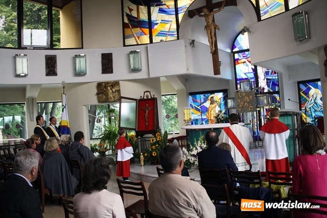 Zdjęcie w galerii na portalu naszwodzislaw.com: Peregrynacja papieskiego krzyża w wodzisławskim Kole Towarzystwa Pomocy im. św. Brata Alberta wiadomości z regionu
