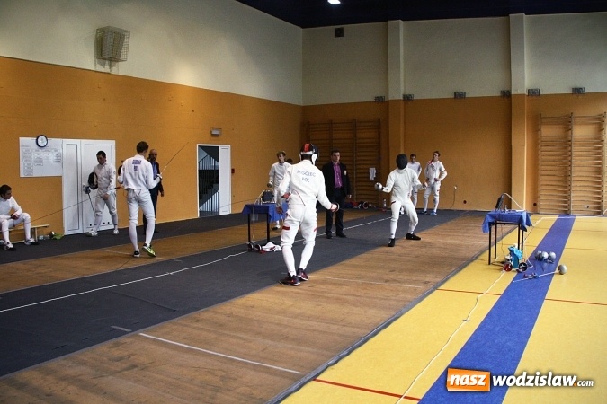 Zdjęcie w galerii na portalu naszwodzislaw.com: Szermierczy Puchar Polski w Radlinie, czyli emocjonujące spotkanie w hali MOSiR wiadomości z regionu