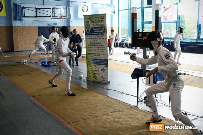 Zdjęcie w galerii na portalu naszwodzislaw.com: Szermierczy Puchar Polski w Radlinie, czyli emocjonujące spotkanie w hali MOSiR wiadomości z regionu