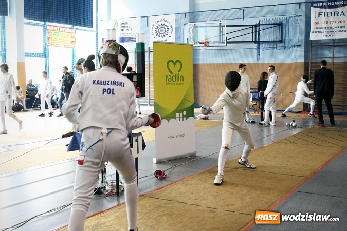 Zdjęcie w galerii na portalu naszwodzislaw.com: Szermierczy Puchar Polski w Radlinie, czyli emocjonujące spotkanie w hali MOSiR wiadomości z regionu