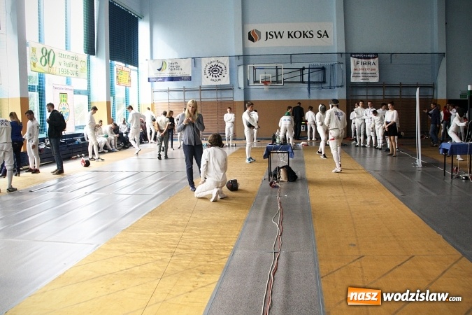 Zdjęcie w galerii na portalu naszwodzislaw.com: Szermierczy Puchar Polski w Radlinie, czyli emocjonujące spotkanie w hali MOSiR wiadomości z regionu