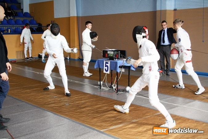 Zdjęcie w galerii na portalu naszwodzislaw.com: Szermierczy Puchar Polski w Radlinie, czyli emocjonujące spotkanie w hali MOSiR wiadomości z regionu