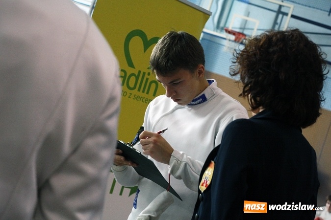 Zdjęcie w galerii na portalu naszwodzislaw.com: Szermierczy Puchar Polski w Radlinie, czyli emocjonujące spotkanie w hali MOSiR wiadomości z regionu