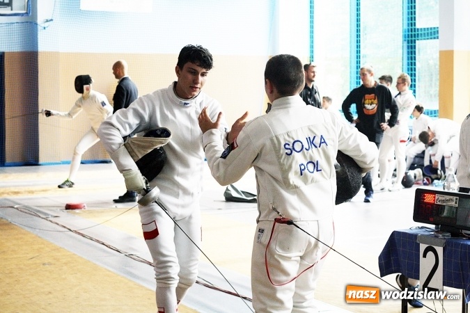 Zdjęcie w galerii na portalu naszwodzislaw.com: Szermierczy Puchar Polski w Radlinie, czyli emocjonujące spotkanie w hali MOSiR wiadomości z regionu