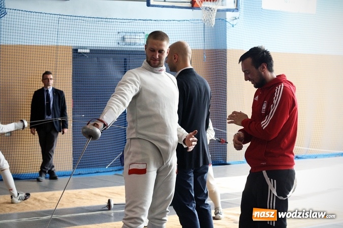 Zdjęcie w galerii na portalu naszwodzislaw.com: Szermierczy Puchar Polski w Radlinie, czyli emocjonujące spotkanie w hali MOSiR wiadomości z regionu