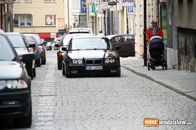Zdjęcie w galerii na portalu naszwodzislaw.com: Oktoberfest w Wodzisławiu: Ryk silników i zapach benzyny, czyli zlot BMW na rynku wiadomości z regionu