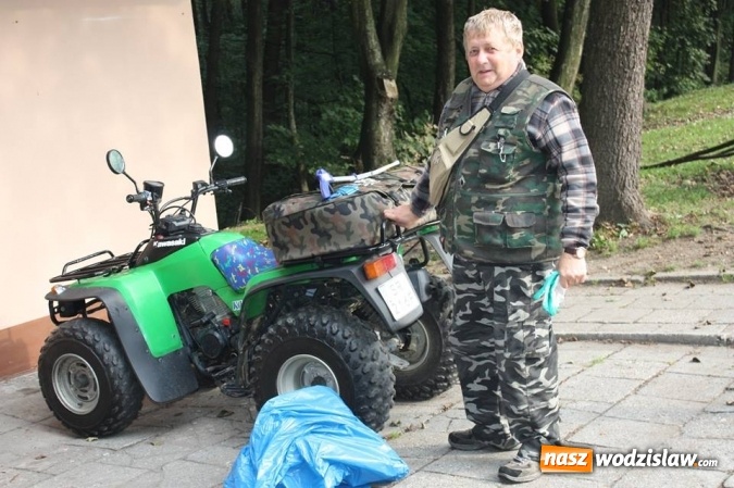 Zdjęcie w galerii na portalu naszwodzislaw.com: Wspólnymi siłami sprzątali wodzisławski Balaton. Zebrali ponad 10 worków śmieci wiadomości z regionu