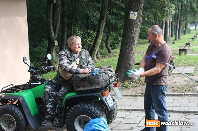 Zdjęcie w galerii na portalu naszwodzislaw.com: Wspólnymi siłami sprzątali wodzisławski Balaton. Zebrali ponad 10 worków śmieci wiadomości z regionu