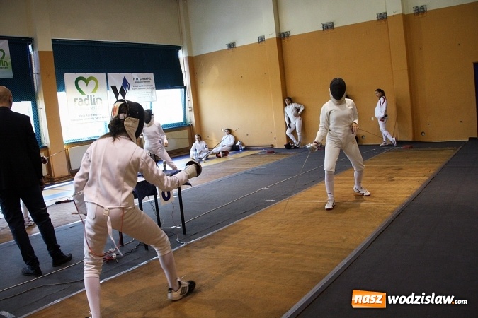 Zdjęcie w galerii na portalu naszwodzislaw.com: Emocje na najwyższym poziomie. Szpadzistki opanowały MOSiR w Radlinie wiadomości z regionu