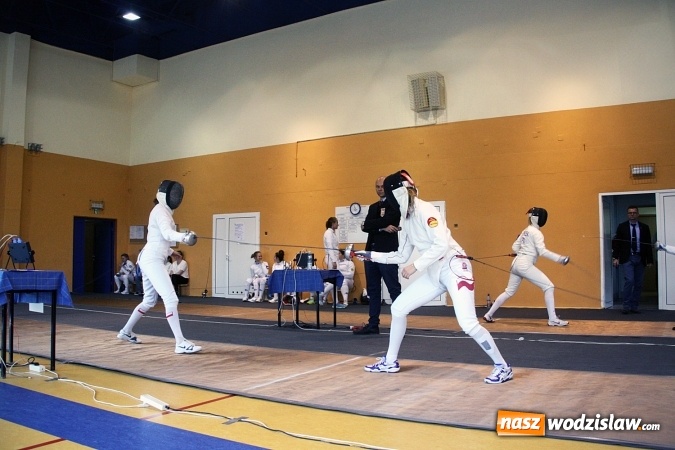 Zdjęcie w galerii na portalu naszwodzislaw.com: Emocje na najwyższym poziomie. Szpadzistki opanowały MOSiR w Radlinie wiadomości z regionu