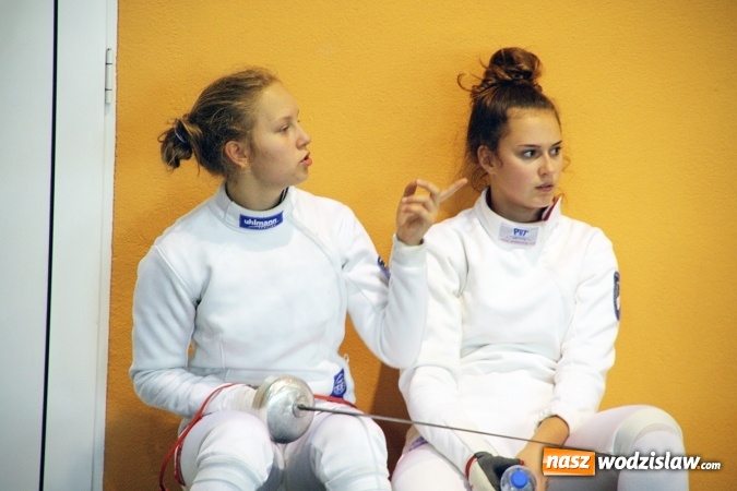 Zdjęcie w galerii na portalu naszwodzislaw.com: Emocje na najwyższym poziomie. Szpadzistki opanowały MOSiR w Radlinie wiadomości z regionu