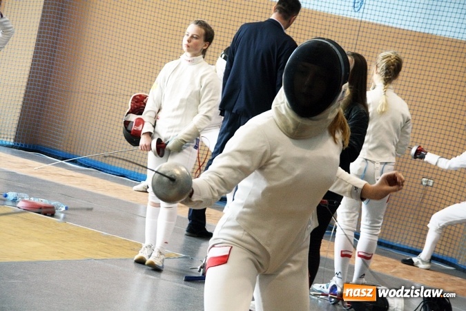 Zdjęcie w galerii na portalu naszwodzislaw.com: Emocje na najwyższym poziomie. Szpadzistki opanowały MOSiR w Radlinie wiadomości z regionu
