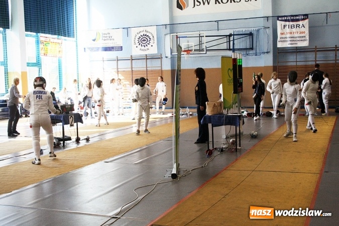 Zdjęcie w galerii na portalu naszwodzislaw.com: Emocje na najwyższym poziomie. Szpadzistki opanowały MOSiR w Radlinie wiadomości z regionu