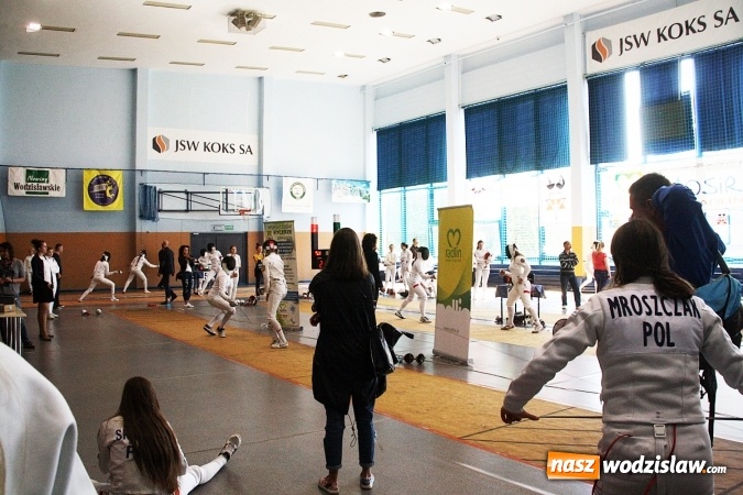 Zdjęcie w galerii na portalu naszwodzislaw.com: Emocje na najwyższym poziomie. Szpadzistki opanowały MOSiR w Radlinie wiadomości z regionu