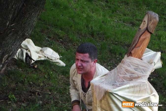 Zdjęcie w galerii na portalu naszwodzislaw.com: Spektakl teatralny z przesłaniem w mszańskim Parku Aktywnej Rekreacji wiadomości z regionu