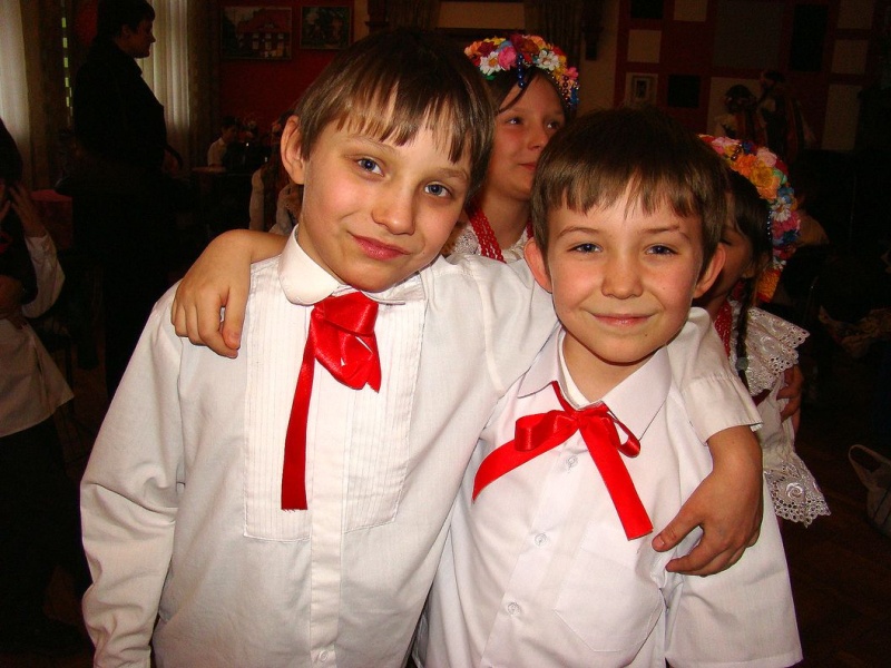 Zdjęcie w galerii na portalu naszwodzislaw.com: Wszyscy uczniowie na jednej scenie wiadomości z regionu