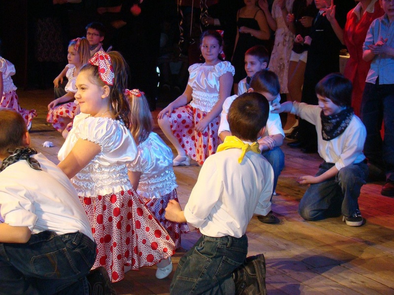 Zdjęcie w galerii na portalu naszwodzislaw.com: Wszyscy uczniowie na jednej scenie wiadomości z regionu