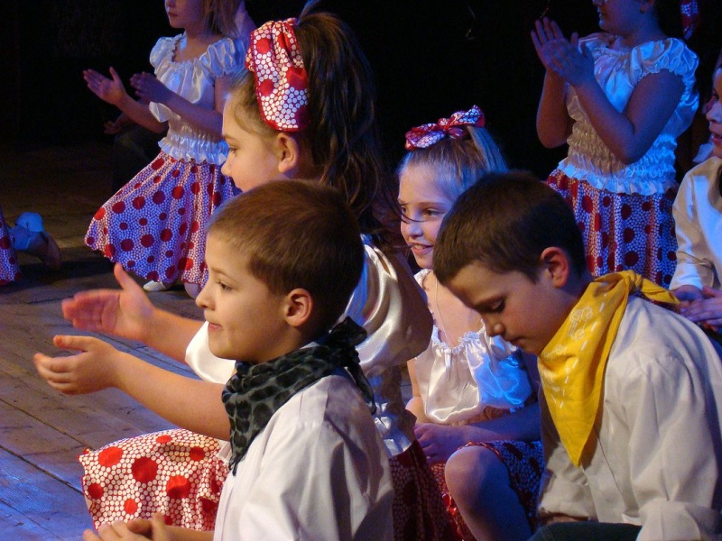 Zdjęcie w galerii na portalu naszwodzislaw.com: Wszyscy uczniowie na jednej scenie wiadomości z regionu