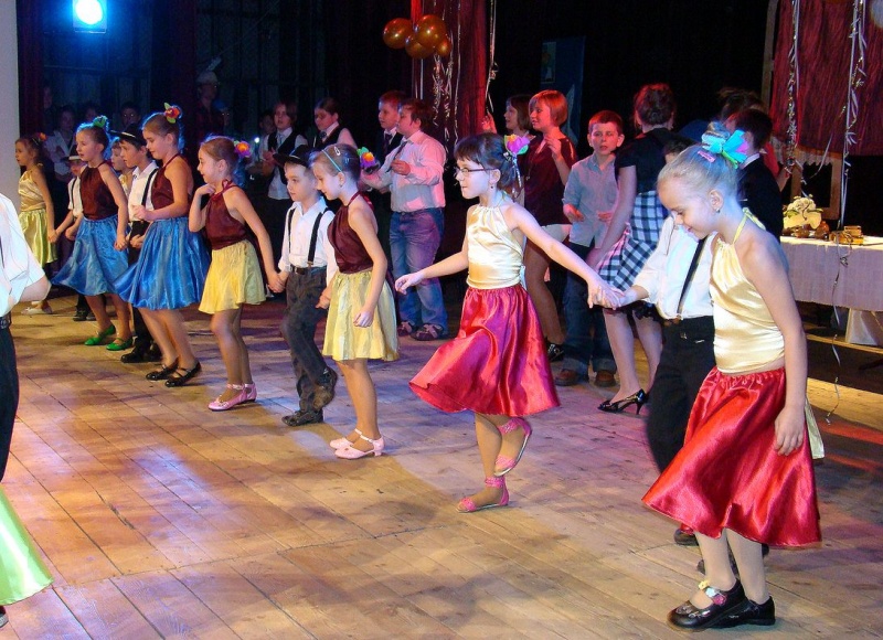 Zdjęcie w galerii na portalu naszwodzislaw.com: Wszyscy uczniowie na jednej scenie wiadomości z regionu