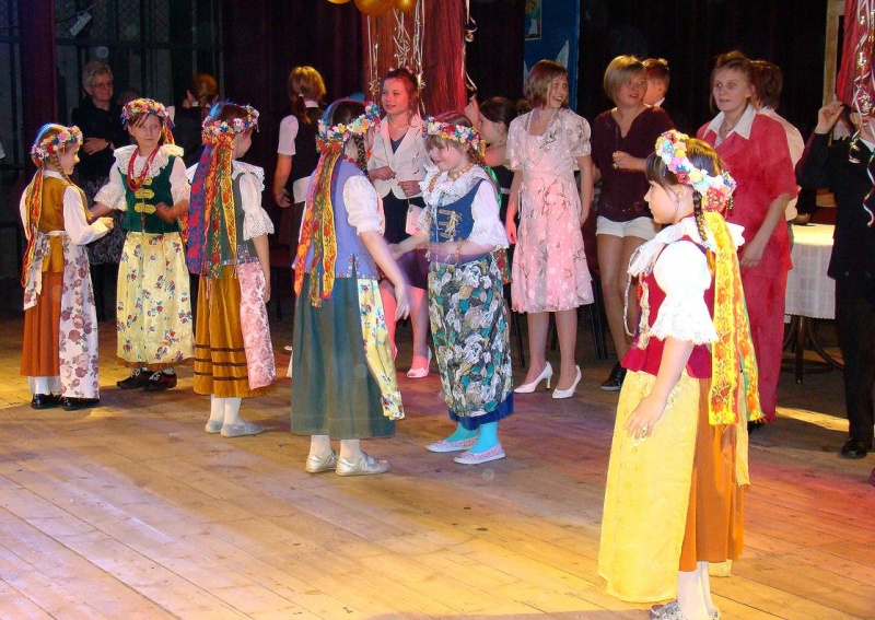 Zdjęcie w galerii na portalu naszwodzislaw.com: Wszyscy uczniowie na jednej scenie wiadomości z regionu