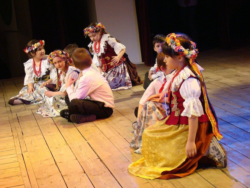 Zdjęcie w galerii na portalu naszwodzislaw.com: Wszyscy uczniowie na jednej scenie wiadomości z regionu